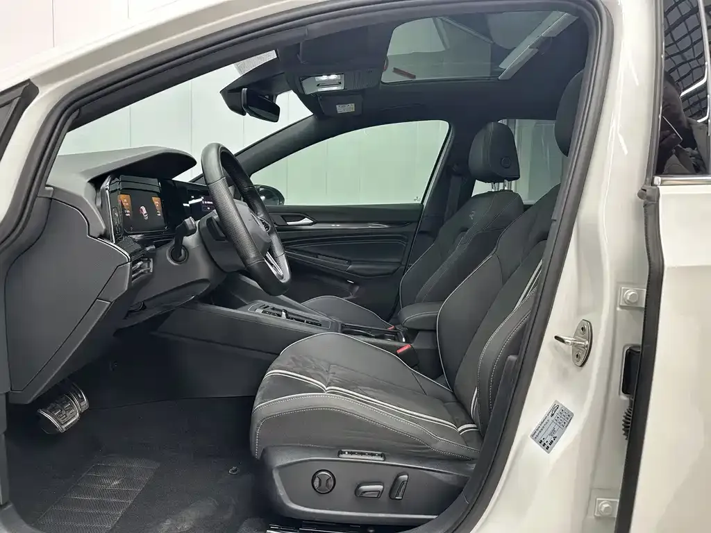Volkswagen Golf 2021 из CN, фото 4