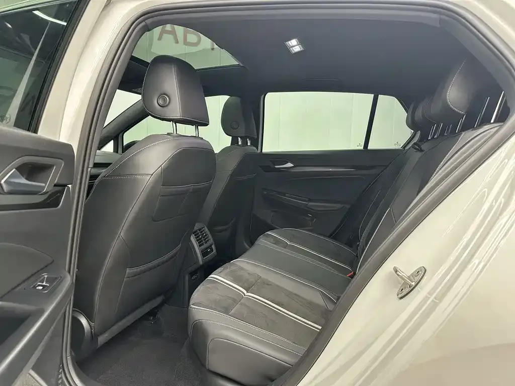 Volkswagen Golf 2021 из CN, фото 5