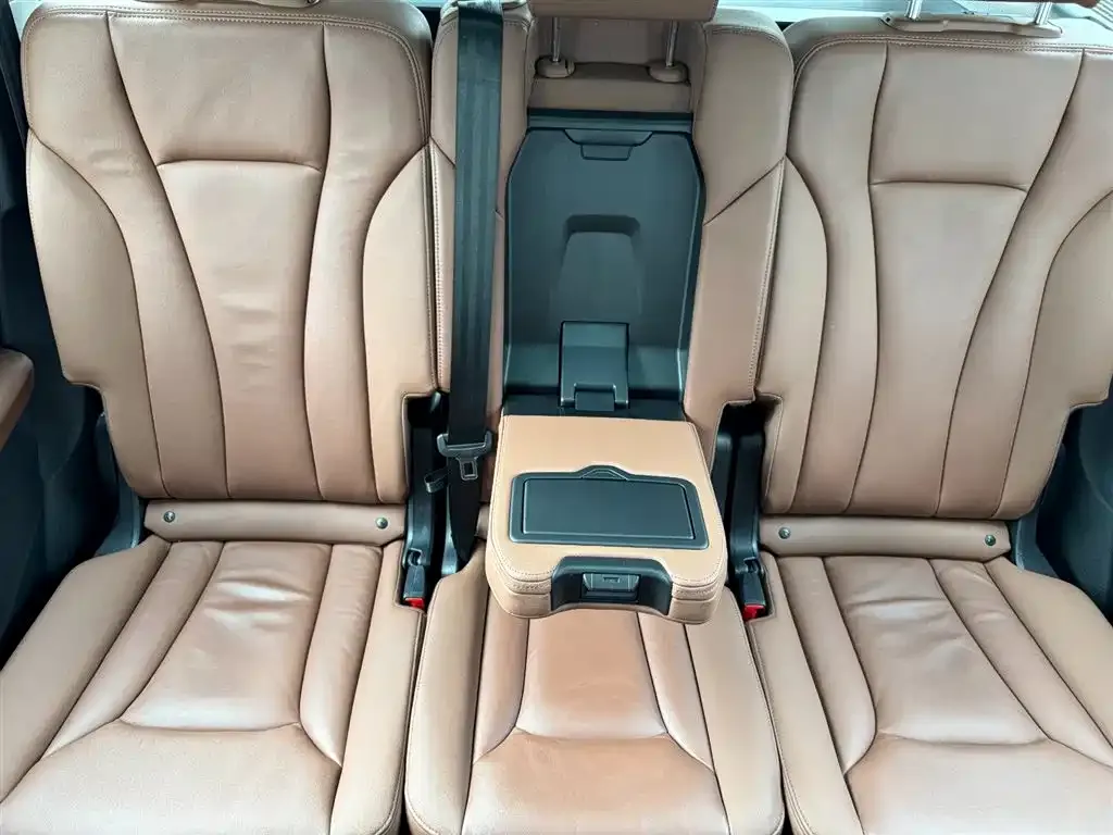 Audi Q7 2021 из CN, фото 9