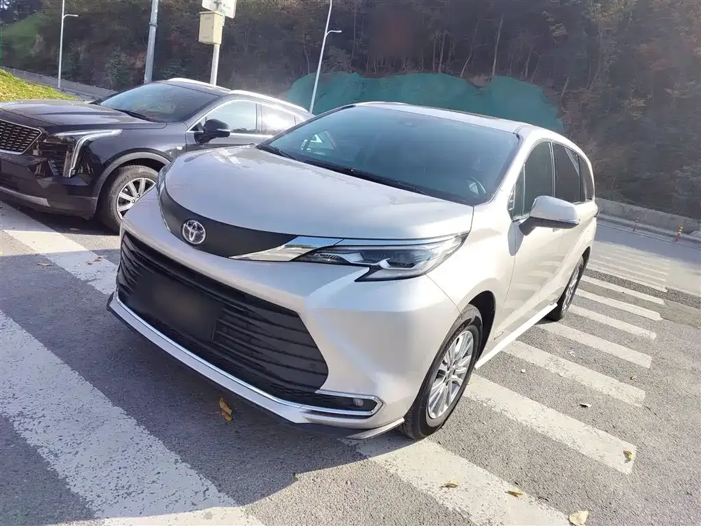 Toyota Sienna 2022 из CN, фото 2
