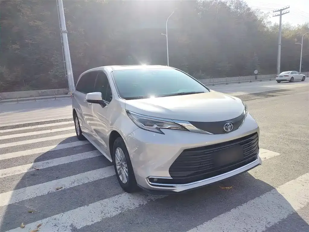 Toyota Sienna 2022 из CN, фото 4