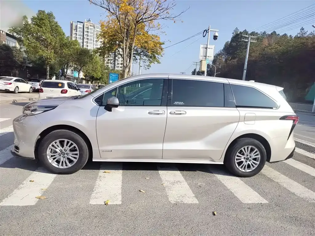 Toyota Sienna 2022 из CN, фото 5