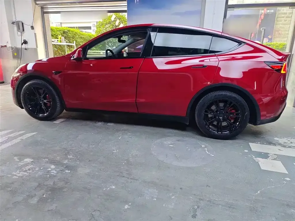 Tesla Model Y — фото 5