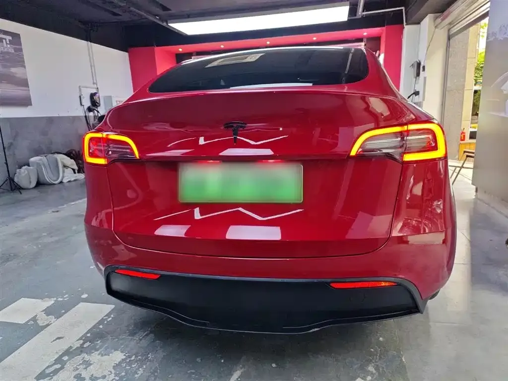 Tesla Model Y — фото 6