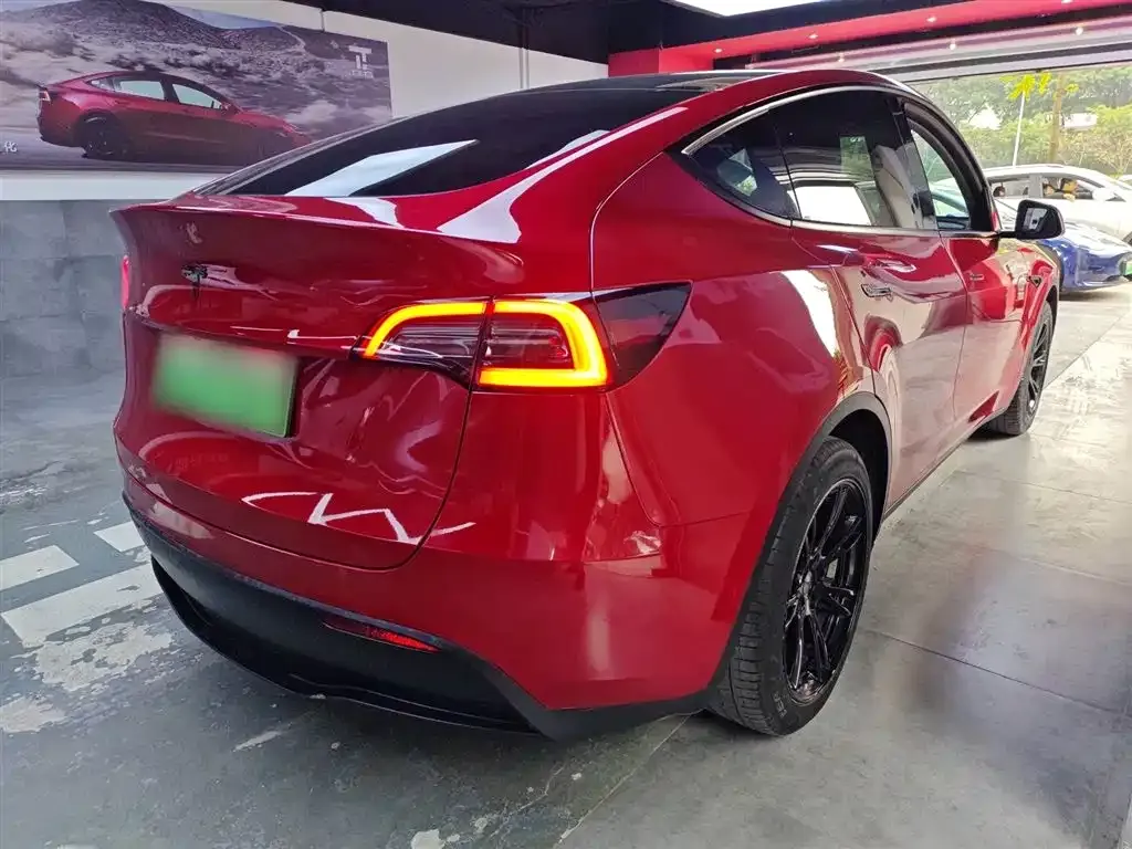 Tesla Model Y — фото 7