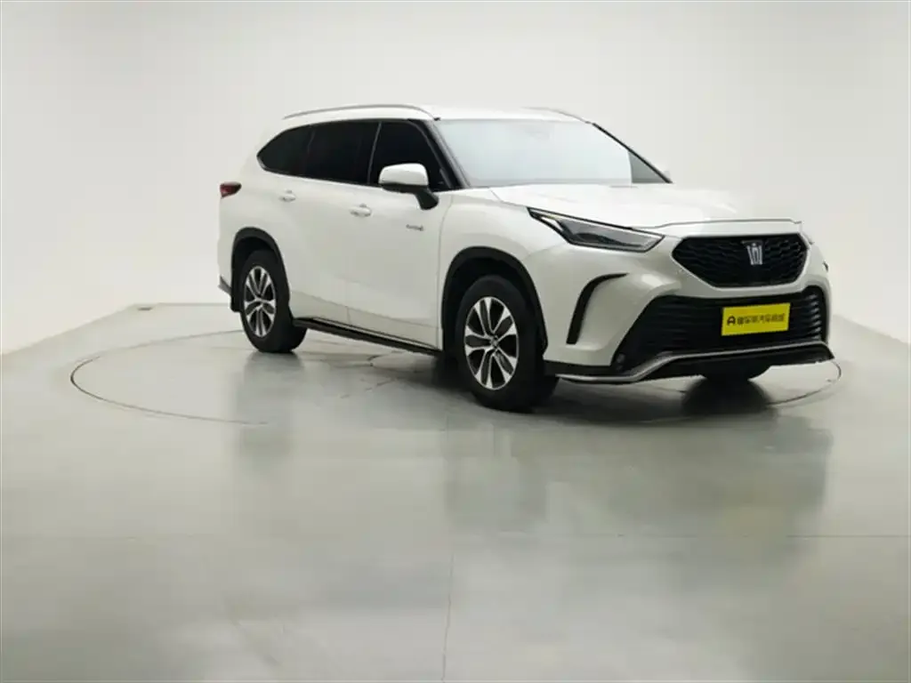 Toyota Crown Kluger 2023 из CN, фото 4