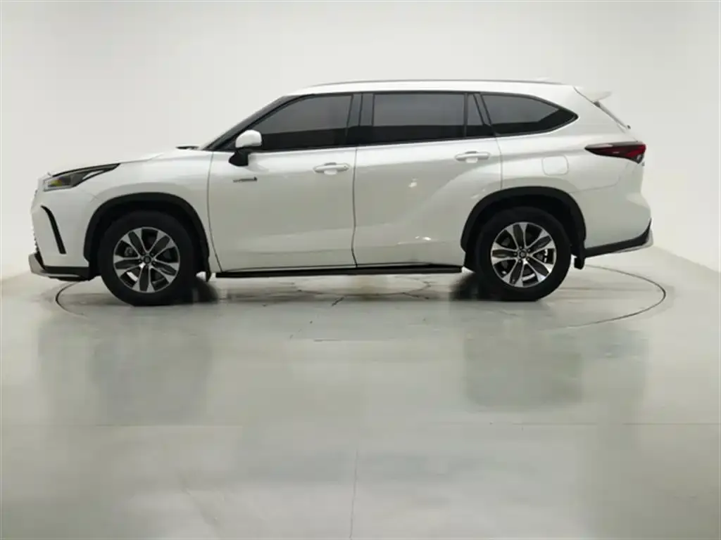 Toyota Crown Kluger 2023 из CN, фото 5