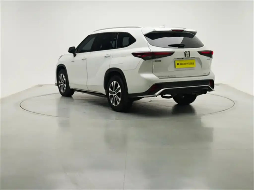Toyota Crown Kluger 2023 из CN, фото 6
