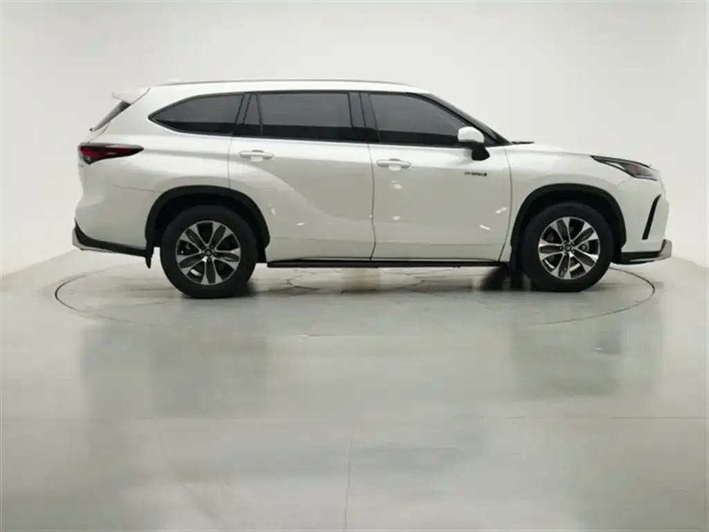 Toyota Crown Kluger 2023 из CN, фото 9