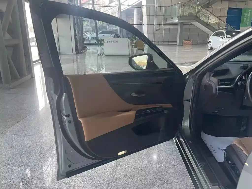 Lexus ES 2021 из CN, фото 9