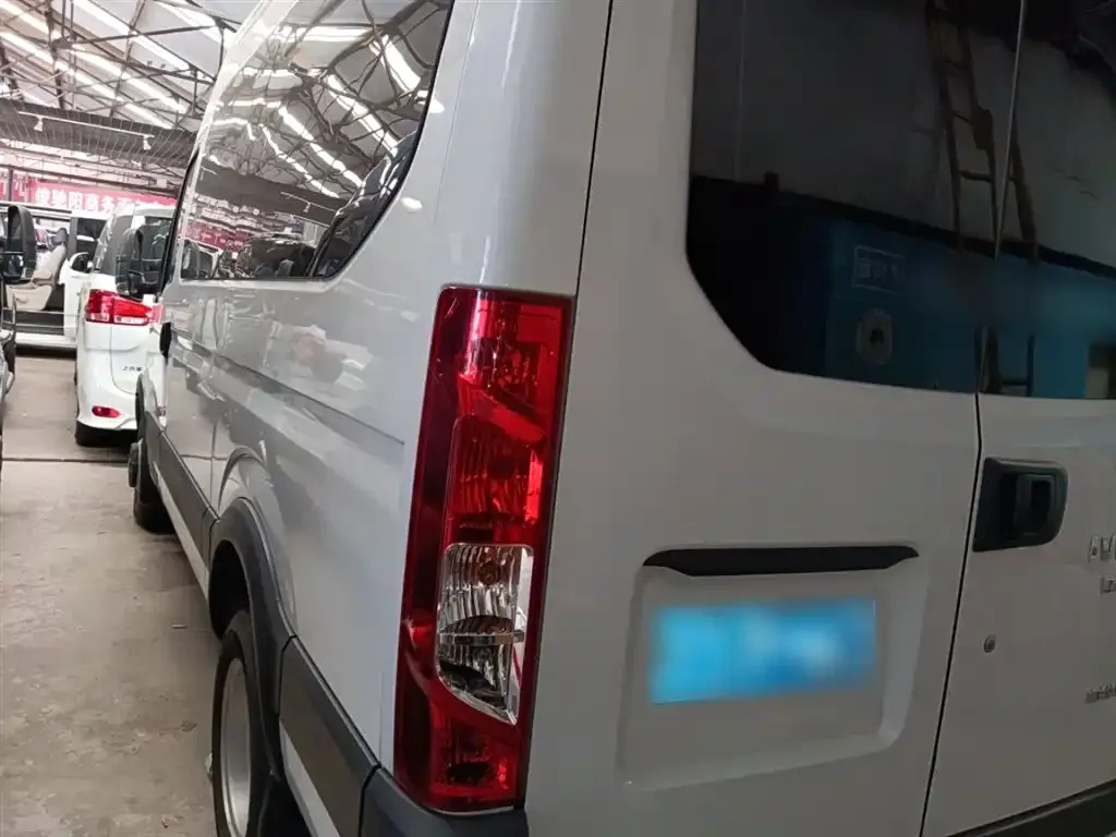 IVECO Ousheng 2023 из CN, фото 5