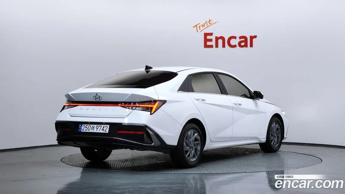Hyundai AVANTE — фото 2