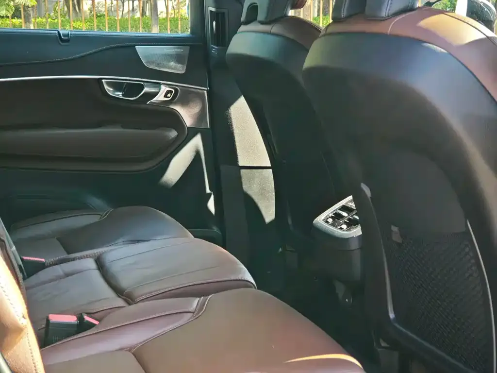 Volvo XC90 2023 из CN, фото 10
