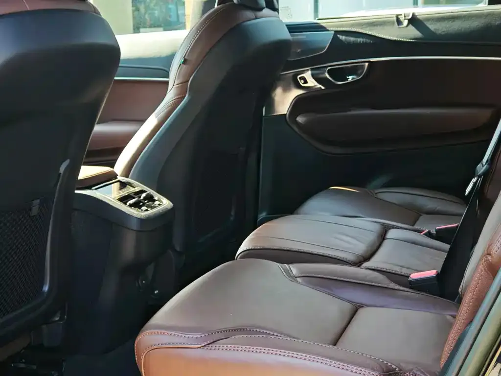 Volvo XC90 2023 из CN, фото 7
