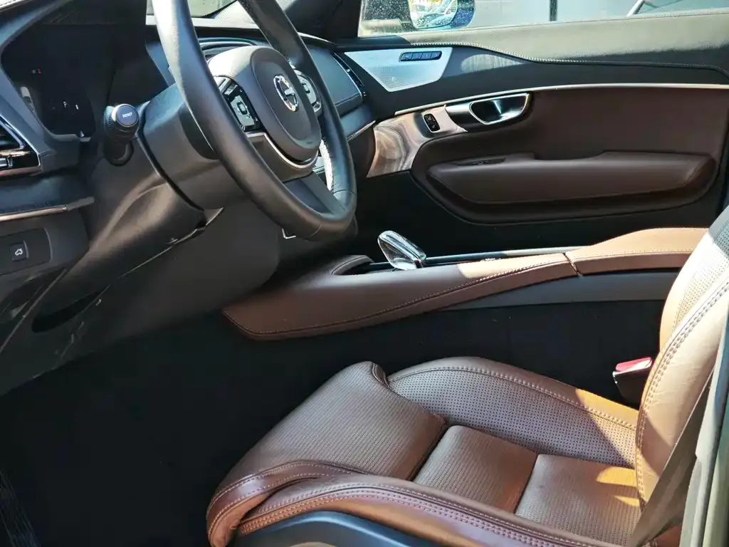 Volvo XC90 2023 из CN, фото 8