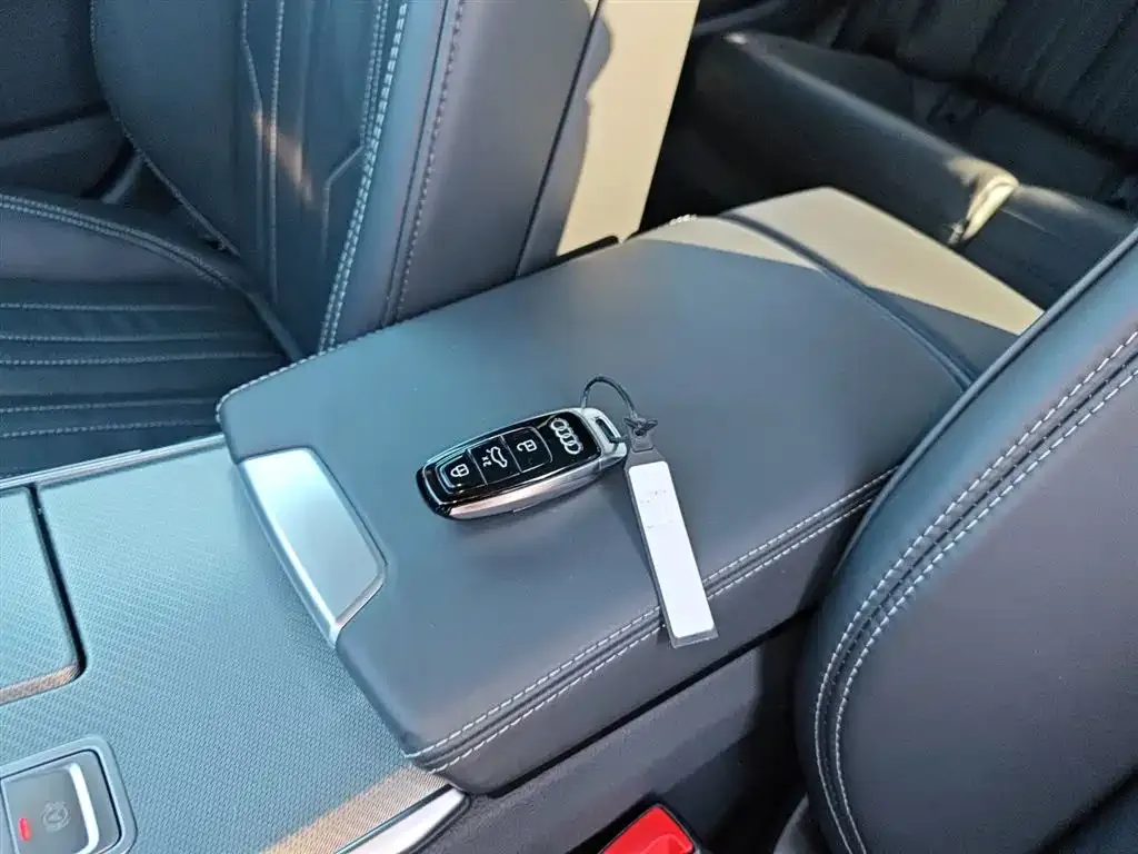 Audi A6L 2024 из CN, фото 9