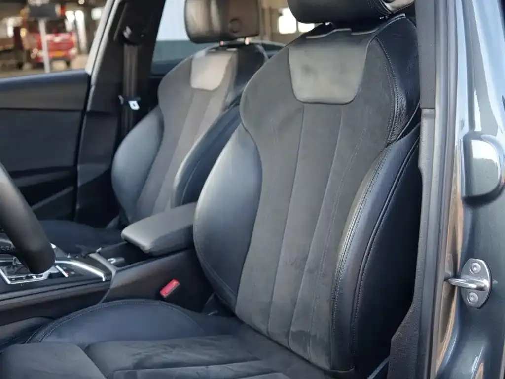 Audi A4L 2022 из CN, фото 4