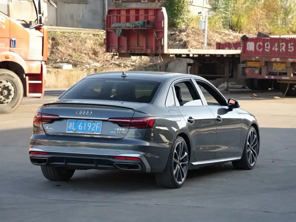 Audi A4L 2022 из CN, фото 7
