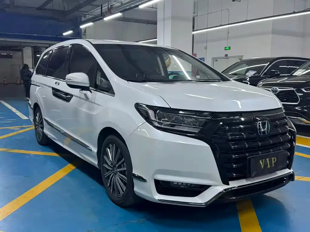 Honda Elysion 2023 из CN, фото 2
