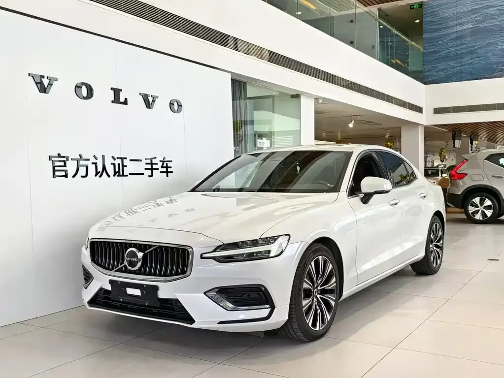 Volvo S60 2024 из CN, фото 1