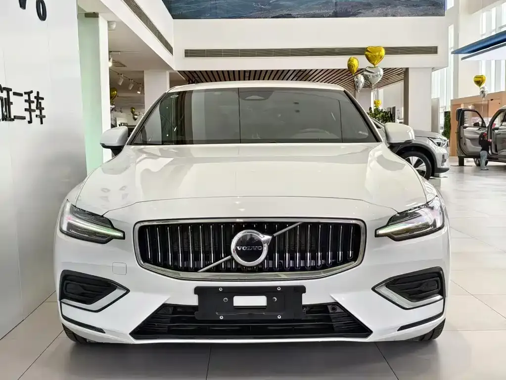 Volvo S60 2024 из CN, фото 2