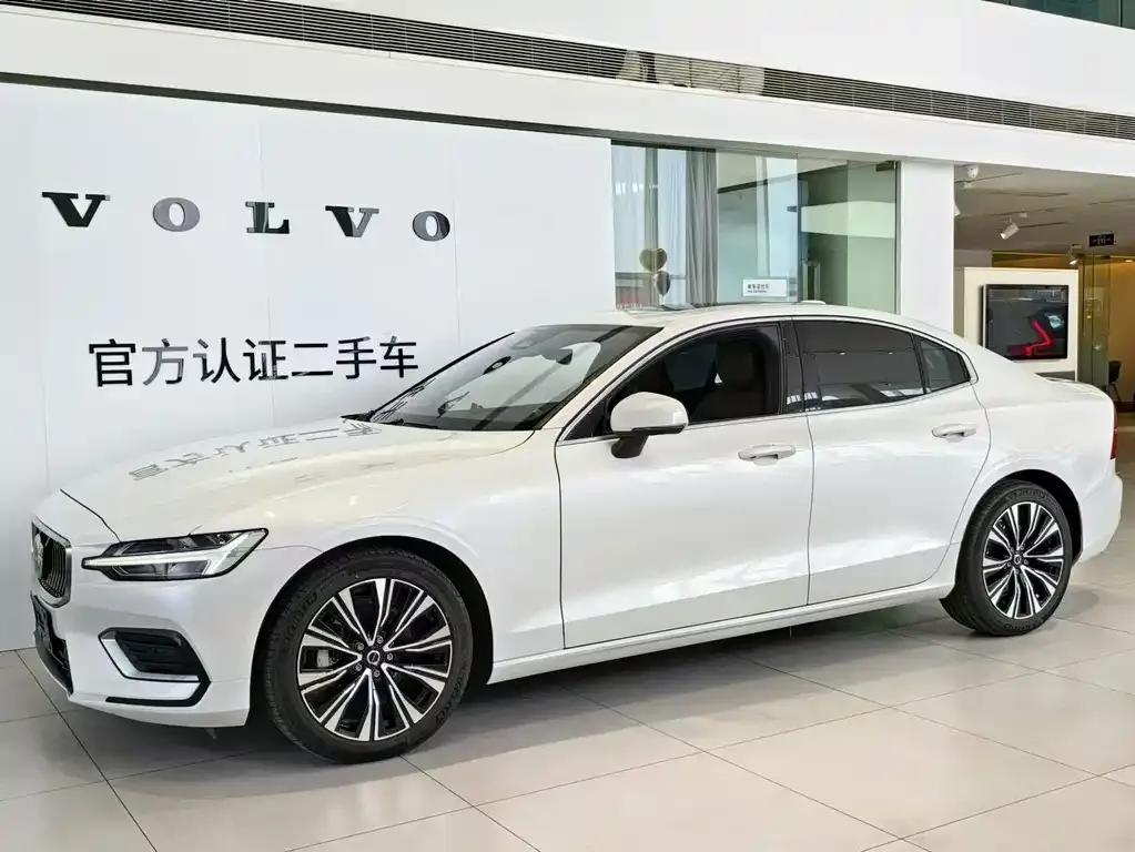 Volvo S60 2024 из CN, фото 4