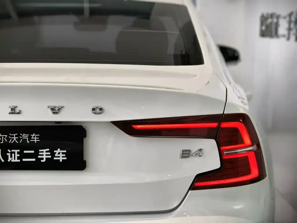 Volvo S60 2024 из CN, фото 7