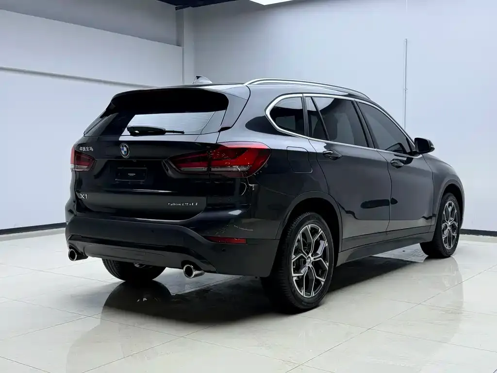 BMW X1 — фото 5
