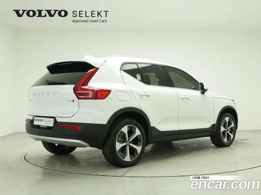 Volvo XC40 — фото 4