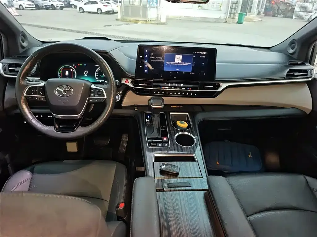 Toyota Granvia 2023 из CN, фото 10