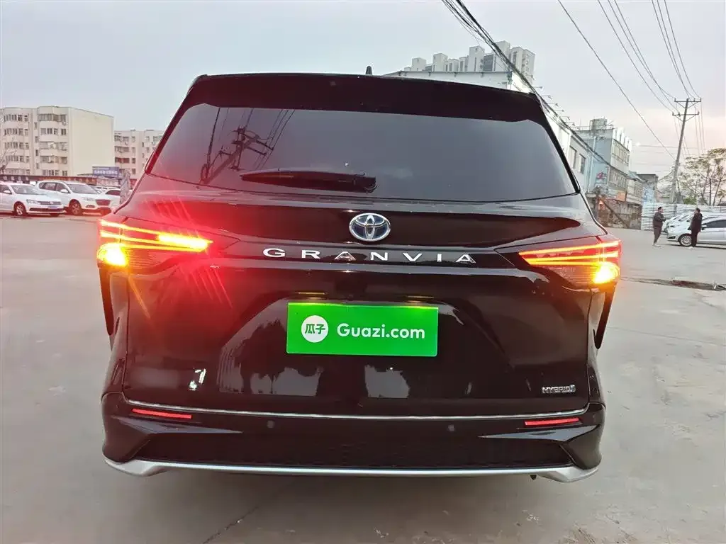 Toyota Granvia 2023 из CN, фото 6