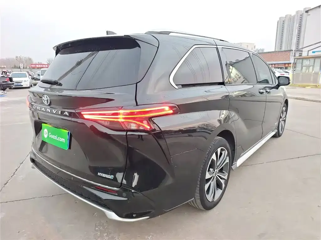 Toyota Granvia 2023 из CN, фото 7