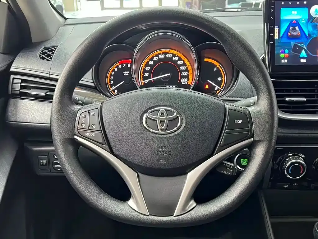 Toyota Yaris L — фото 10