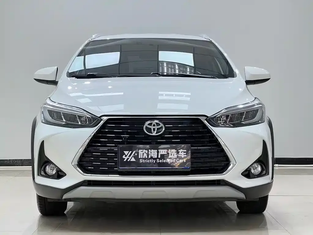 Toyota Yaris L — фото 2
