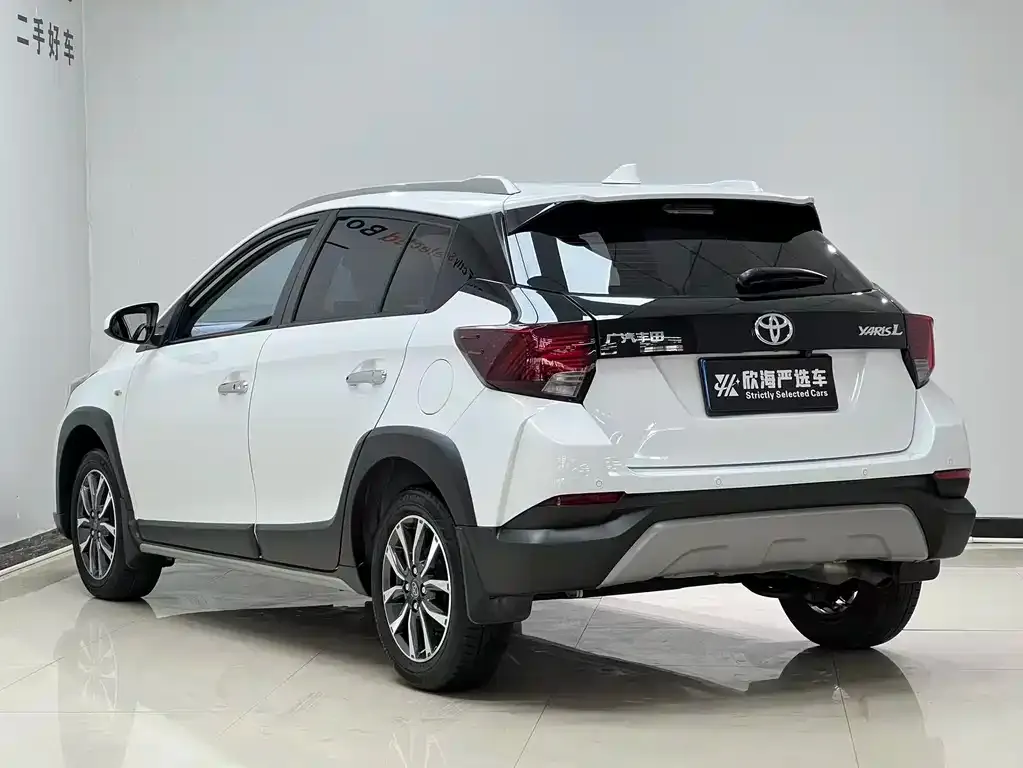 Toyota Yaris L — фото 4