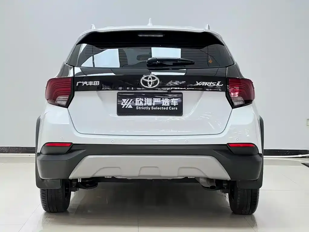 Toyota Yaris L — фото 5