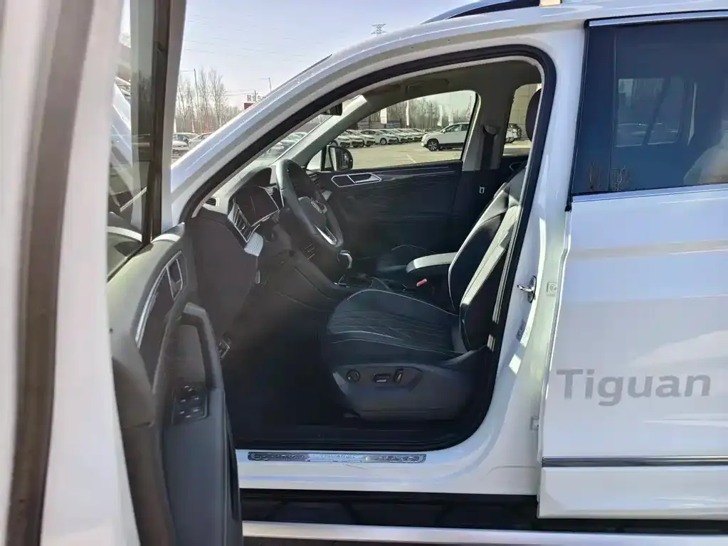 Volkswagen Tiguan L 2024 из CN, фото 8