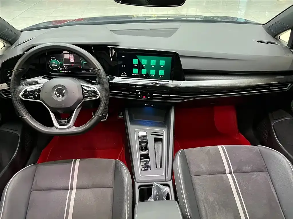 Volkswagen Golf 2023 из CN, фото 2