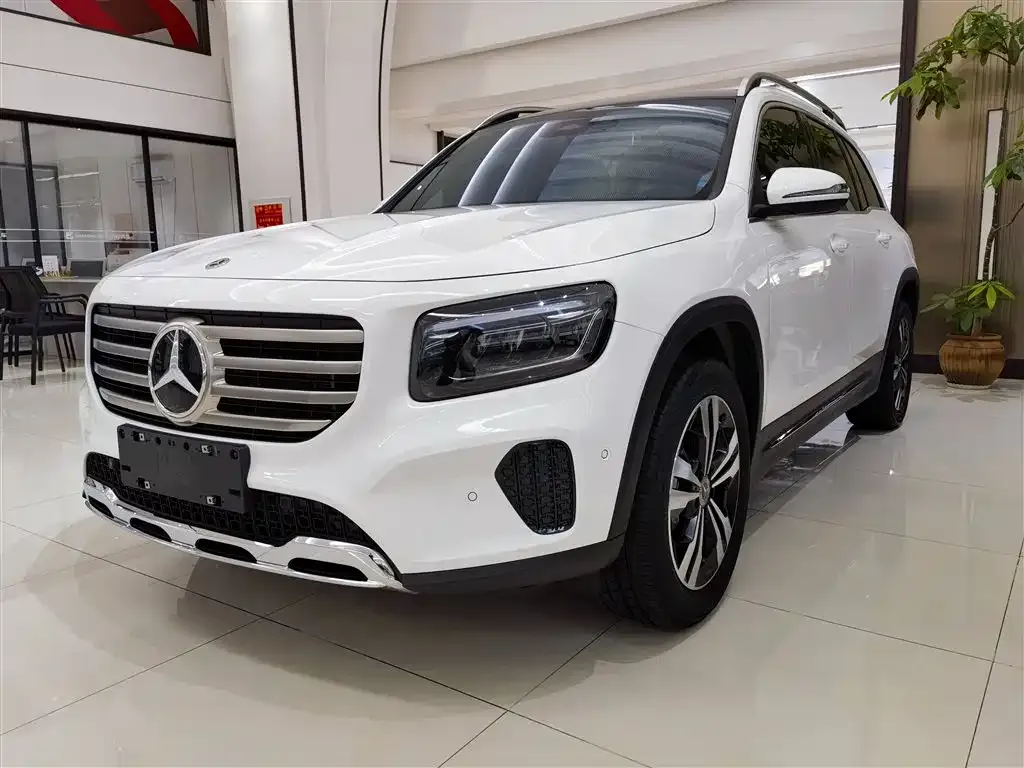 Mercedes-Benz GLB — фото 1