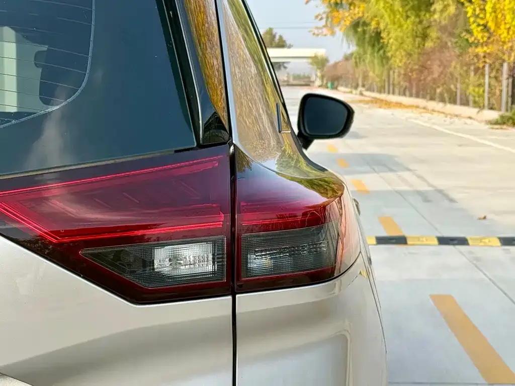 Nissan X-Trail — фото 10