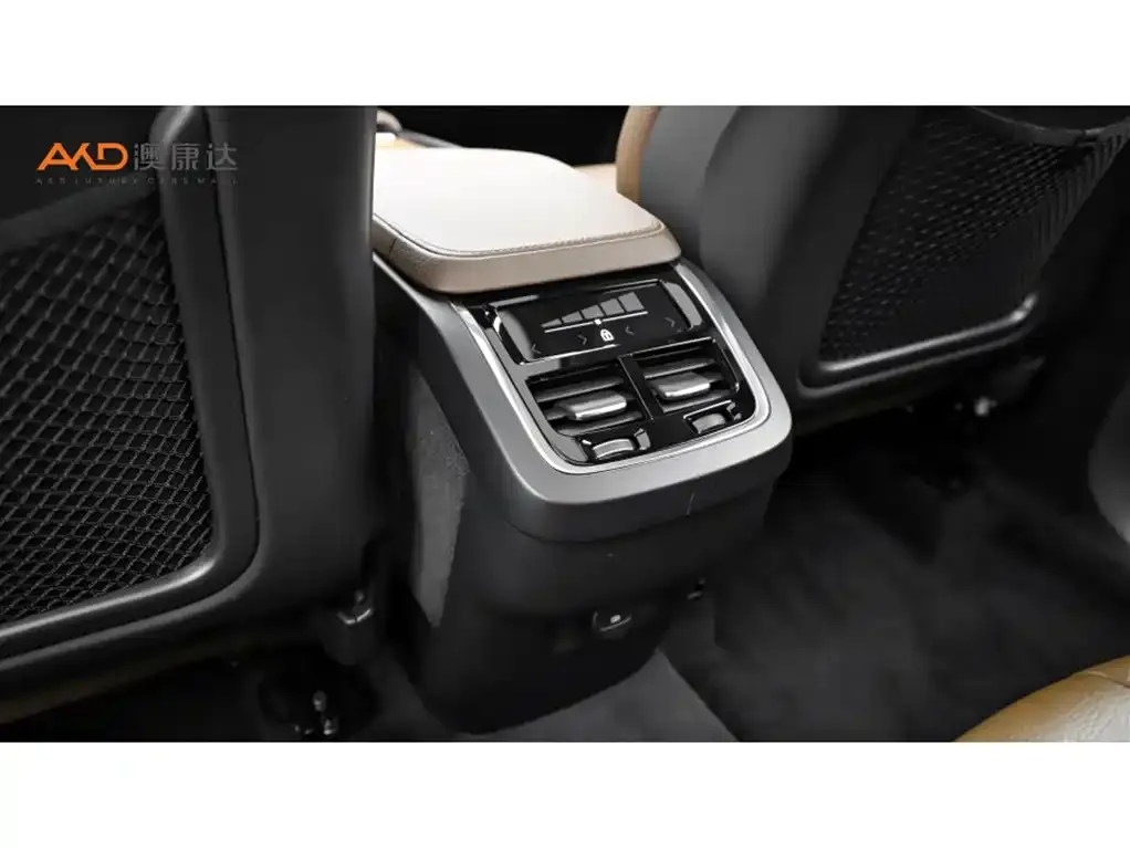 Volvo XC90 — фото 10