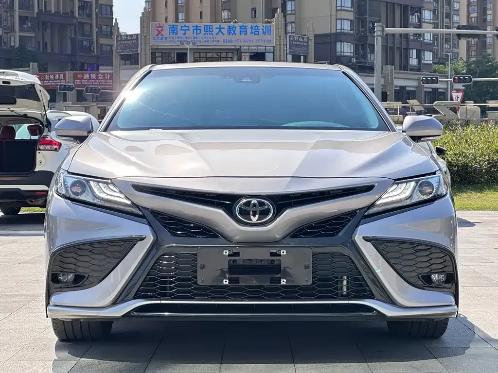 Toyota Camry 2022 из CN, фото 2