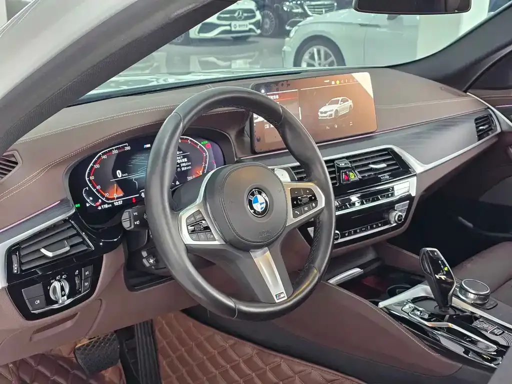 BMW 5 Series 2023 из CN, фото 4