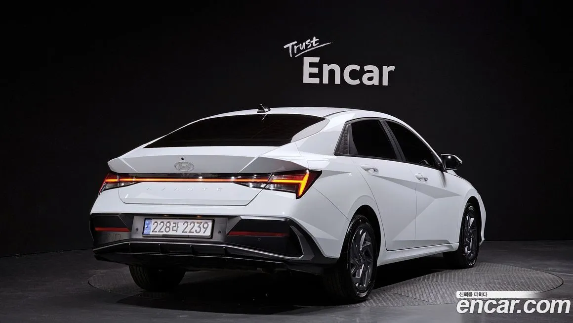 Hyundai AVANTE — фото 2