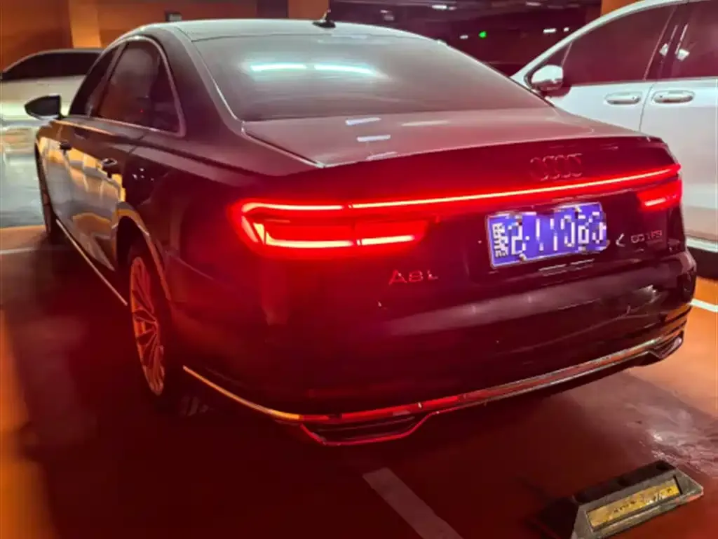 Audi A8 — фото 5