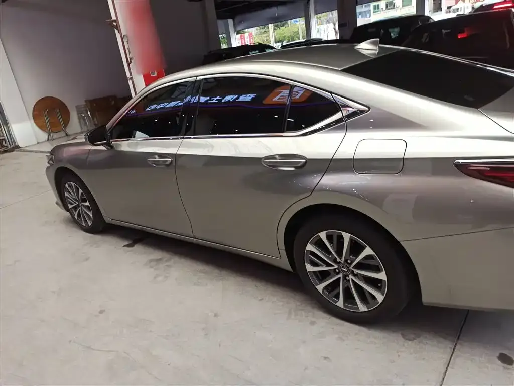 Lexus ES 2023 из CN, фото 5