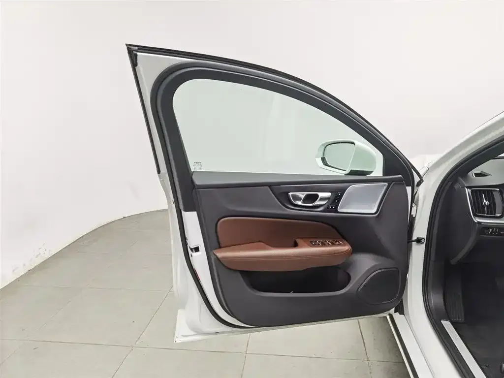 Volvo S60 2022 из CN, фото 8