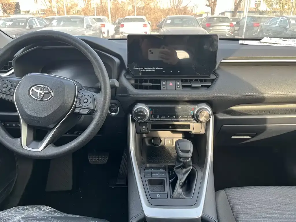 Toyota RAV4 — фото 6
