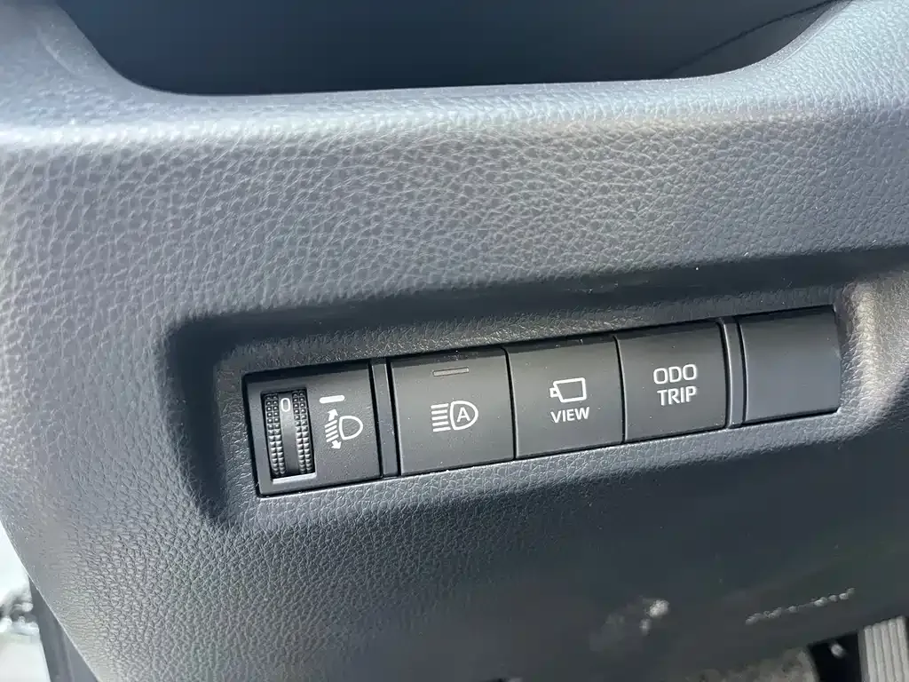 Toyota RAV4 — фото 9