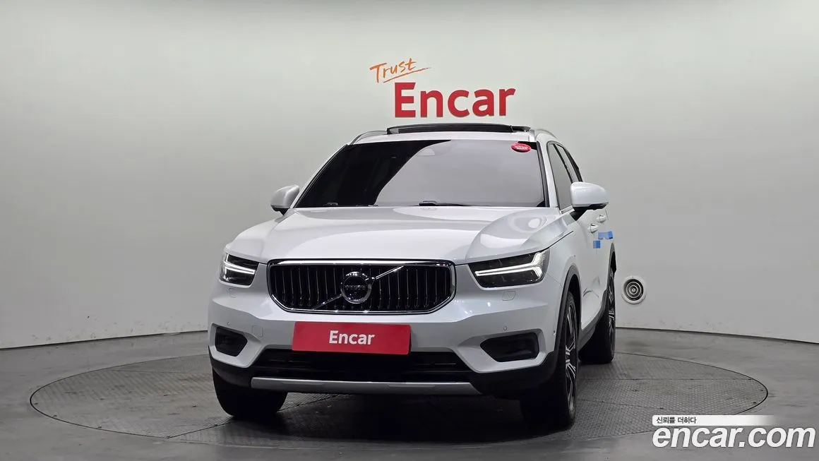 Volvo XC40 — фото 3